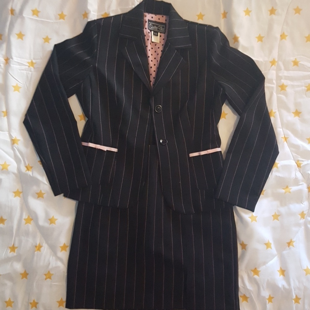 Women's business suit pink pinstripe 5/6